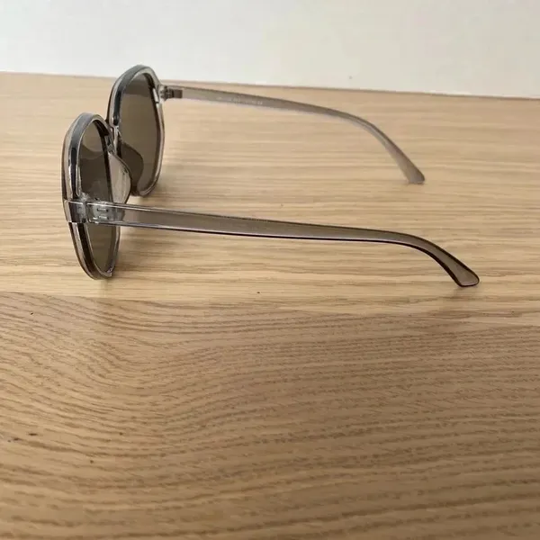 🆕Fashion Plastic Grey Sunglasses🆕 Gray - Image 3