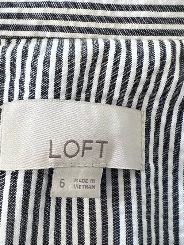 LOFT Women’s 6 Gray and White Stripes Blazer with Shoulder Pad Business Casual - Image 8