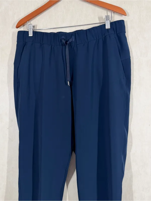 Lululemon Women’s On The Fly Jogger Pants Wrinkle-Free in True Navy 12 - Image 4