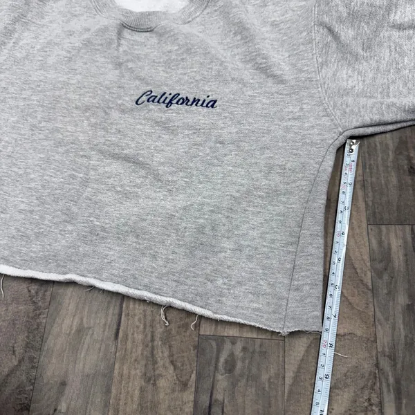 Brandy Melville California Embroidered Cropped Crewneck Sweatshirt Size Small - Image 4