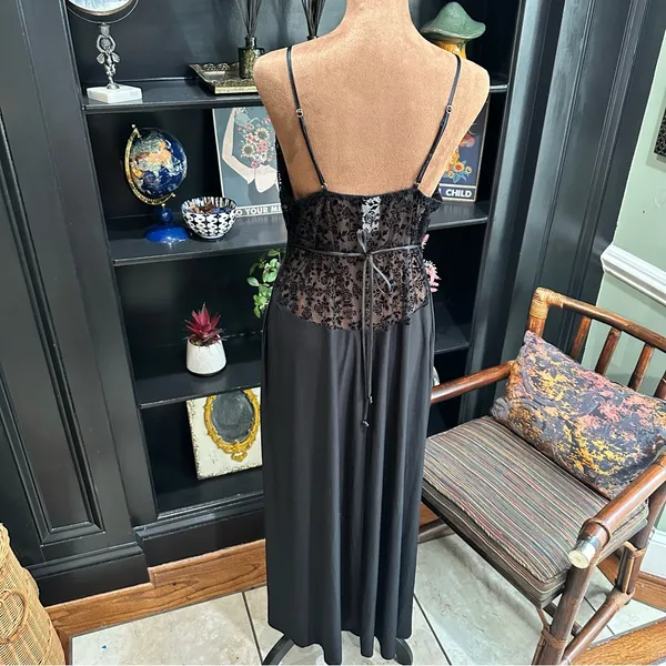 Vintage 1980s In Bloom Nightgown – Size L – Black Nylon with Rose Lace Bust - Image 10