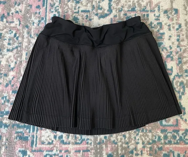 GORGEOUS LULULEMON WORKOUT SKIRT SIZE 4!!! adjustable waist and fits me as a size 2 - Image 3