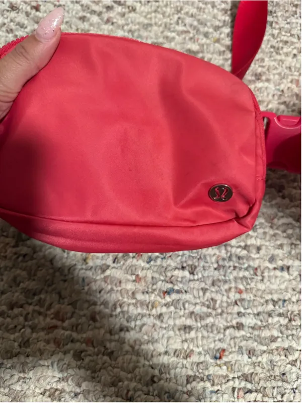 Lululemon Everywhere Belt Bag *1L Fuchsia Pink Red Crossbody Adjustable - Image 3