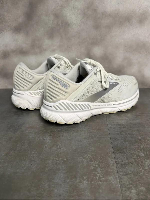 Brooks Adrenaline GTS 22 Women’s Oyster Grey/White Sneakers 1203531B134 Sz 7.5B - Image 8