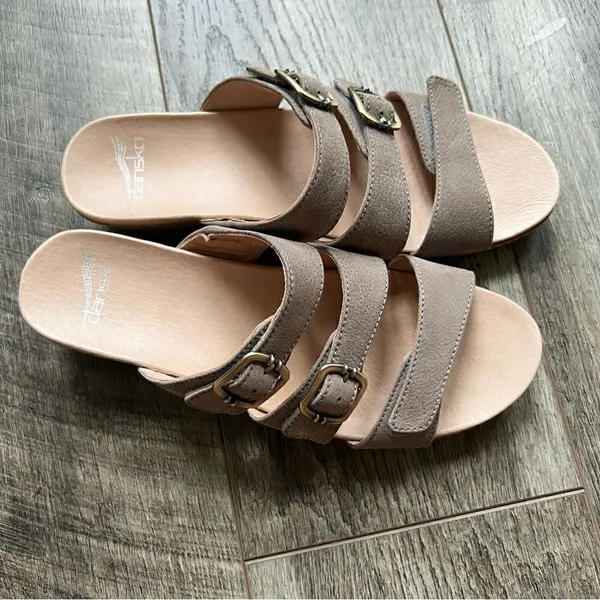 Dansko Allyson Textured Nubuck Leather Sandals in Stone Size 40 Slip On Slides - Image 3
