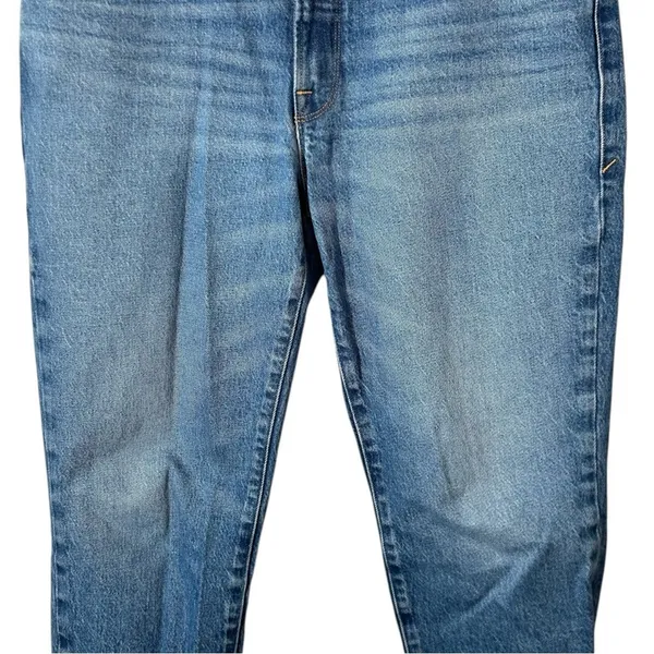 Good American Good Girlfriend Jeans 27 Cropped Raw Hem Medium Wash - Image 6