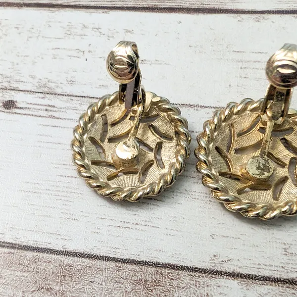 Vintage Clip On Earrings - Cream & Gold Tone Fancy Design - Image 7