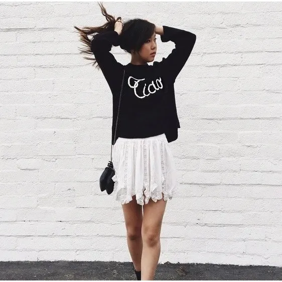 WILDFOX Couture Dinner Party‎ Ciao Bella Black White Embroidered Sweater Small - Image 11