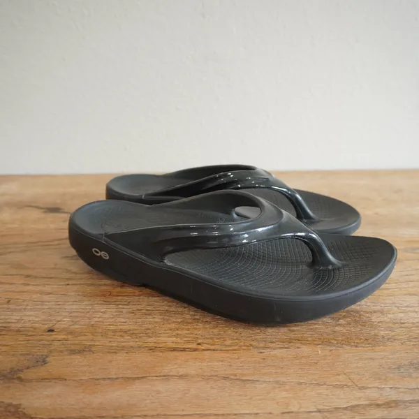 OOFOS OOriginal Black Recovery Sandals Womens 9 Mens 7 Comfort Flip Flops - Image 2