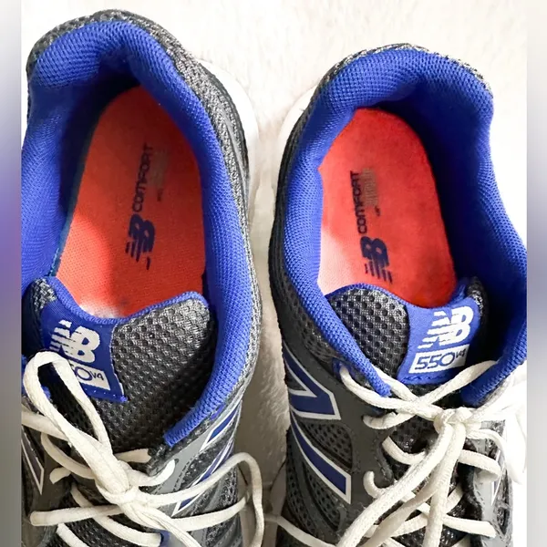 New Balance 550 V4 athletic shoes. Gray with royal blue. Running shoes. Sz 9.5 - Image 3