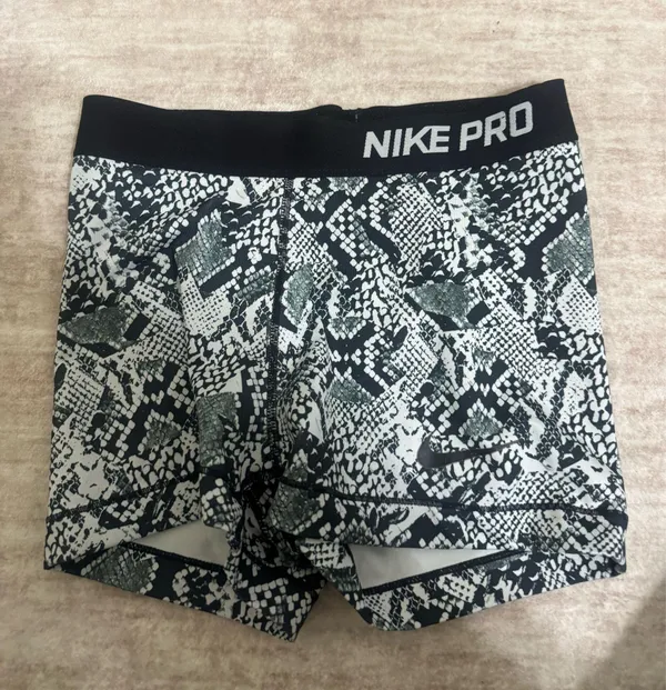 Nike pro shorts size small - Image 2
