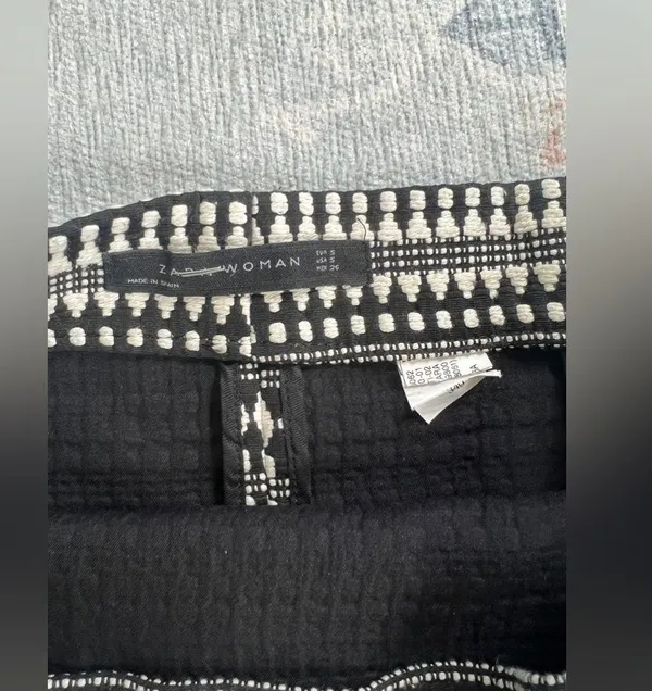 Zara Textured Mini Skirt - Image 3