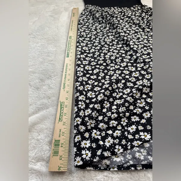 YOZI Black Daisy Print Silk Like Midi Skirt and Top – Size 12 – Floral - Image 2