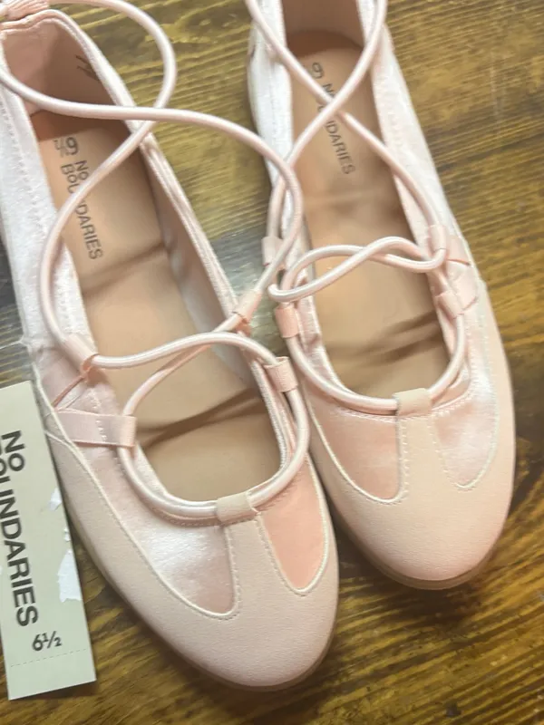 No boundaries pink lace up ballet sneakers size 6.5 - Image 3
