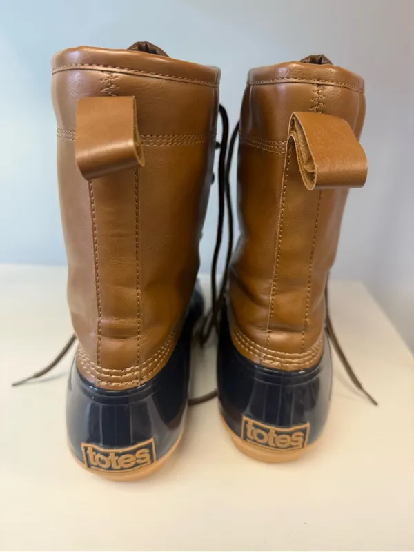 Classic totes Duck rain Boots in Brown and Navy size 9 - Image 4