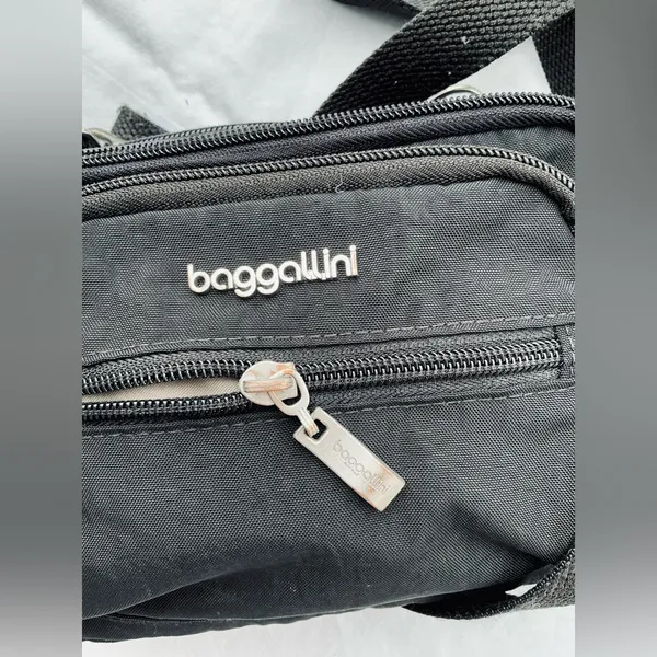 Spacious BAGGALLINI crossbody🖤🖤 - Image 6