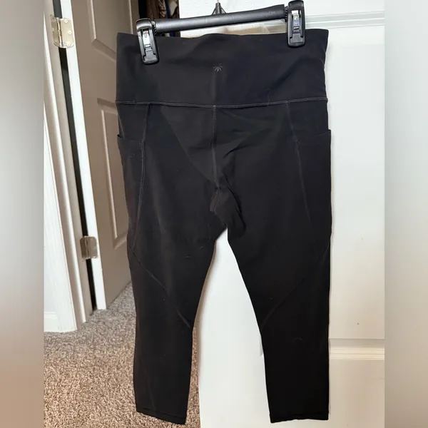 Athleta Black Salutation Crop Leggings - Image 5