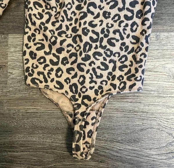 Abercrombie & Fitch Soft A & F Cozy Leopard Print Long Sleeved Bodysuit Small - Image 5