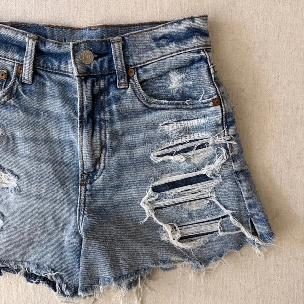 American Eagle 90s Boyfriend Shorts 000 Blue Distressed Highest Rise‎ Denim - Image 4