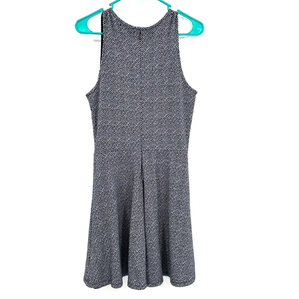 Gap size medium sleeveless a line dress hidden rear‎ zip black white print - Image 2