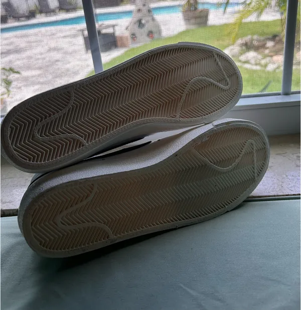 High-Top Nike Sneakers - Image 4