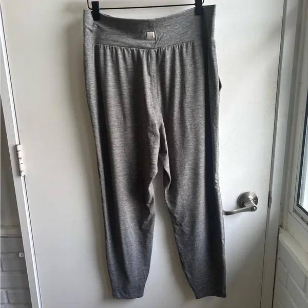 Vuori Lux At‎ Ease High Rise Cropped Pants Large workout yoga athleisure - Image 5