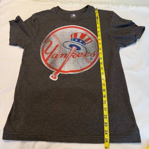 Genuine Merchandise New York Yankees Baseball Gray T Shirt Distressed Women’s Size Small - Image 7