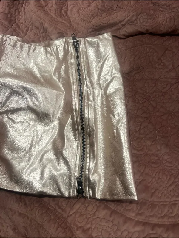 Shimmery Silver Mini Skirt with Side Zip Size XS - Image 2
