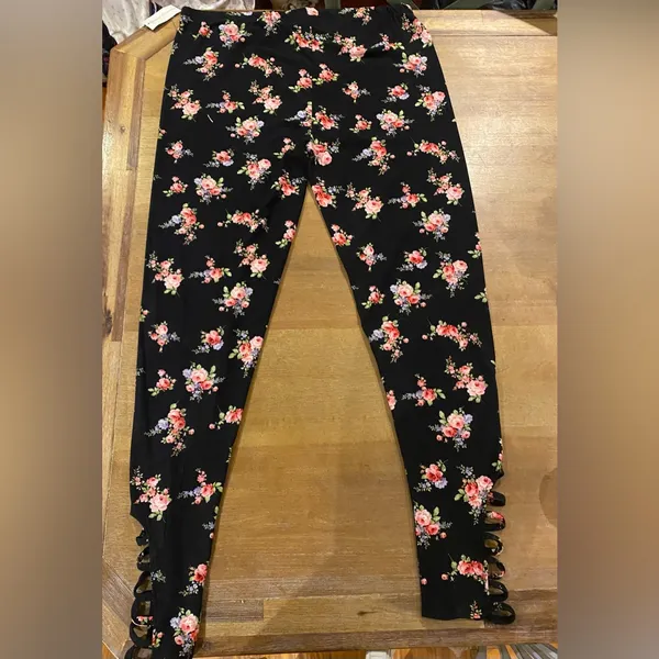 Bobbie Brooks Super Soft Floral Lattice Leggings NWT 1X - Image 2