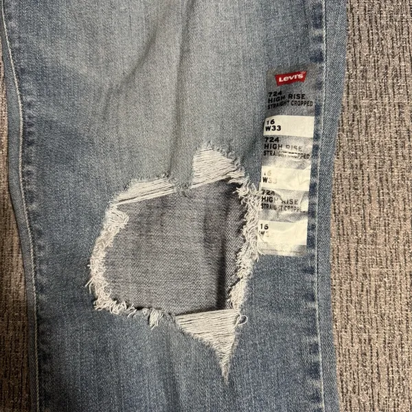 Levi’s 724 High Rise Straight Cropped Jeans - Image 2