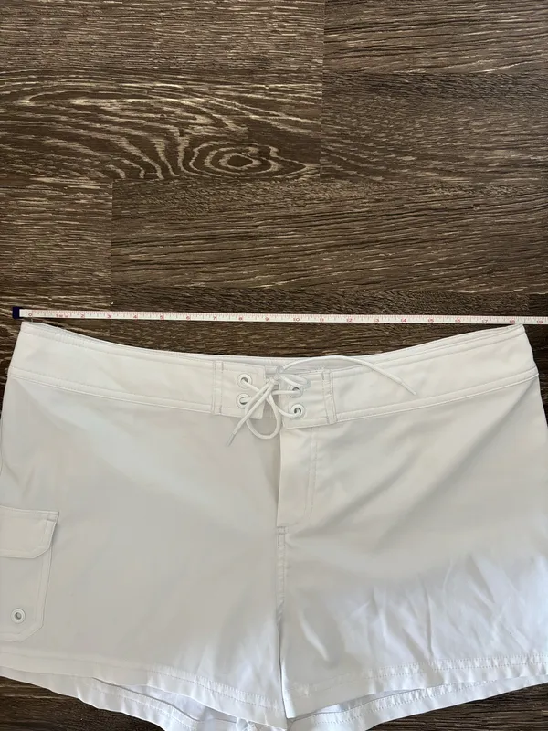White swim shorts Size XL - Image 4