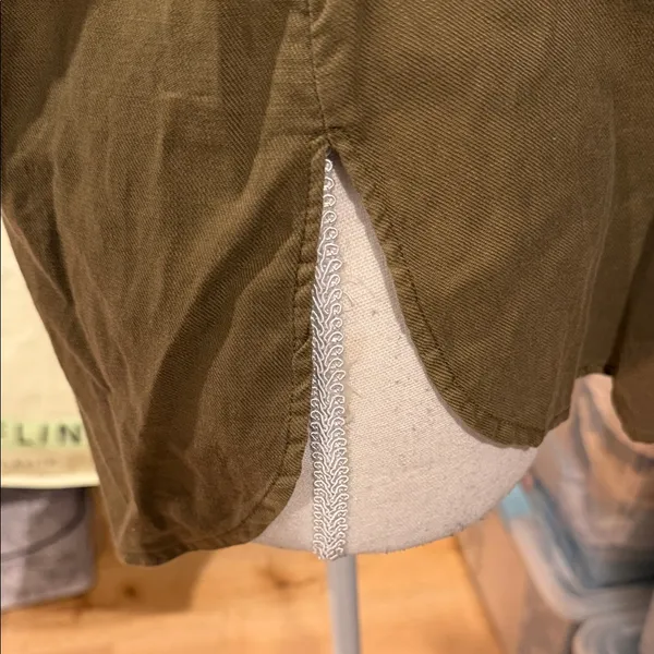 ANTHROPOLOGIE Pilcro‎ Ruffle Button Down Blouse Top Green - Image 5