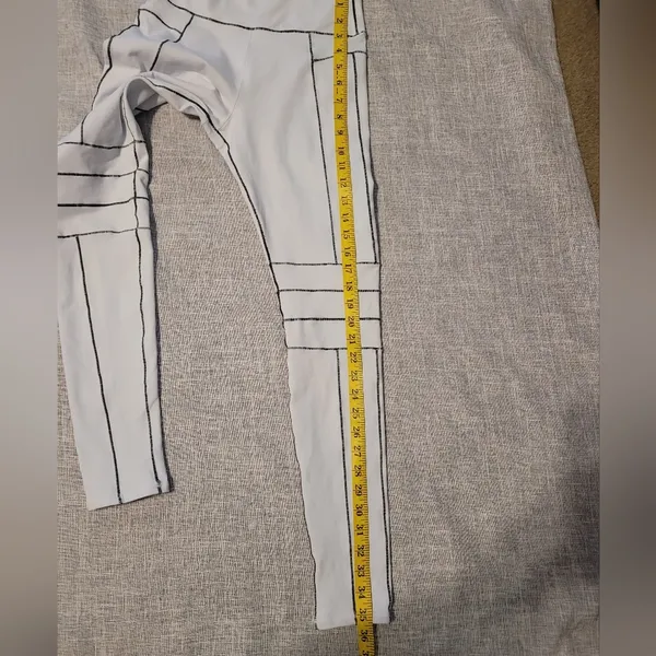 Alo Yoga leggings - Image 6
