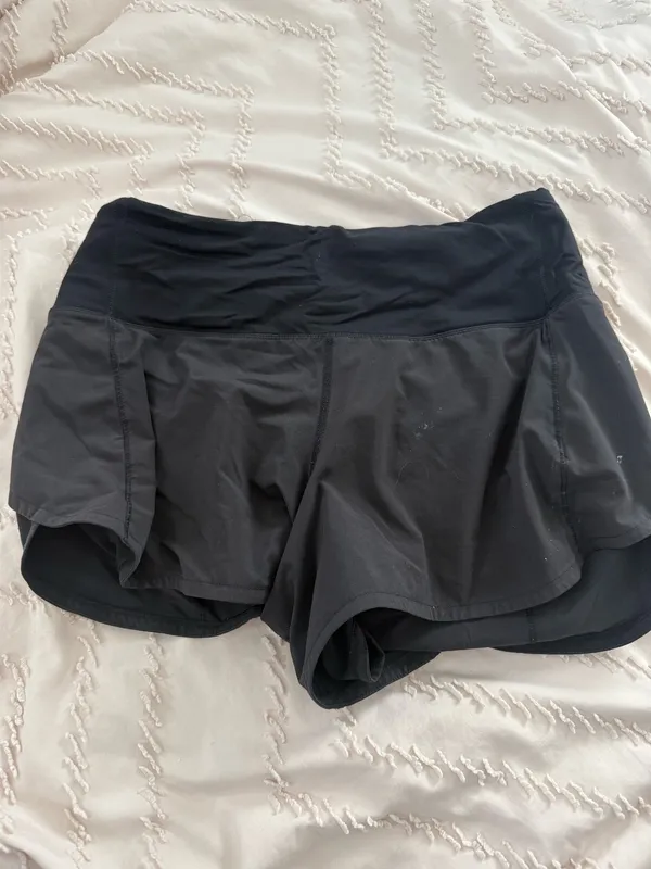 Lululemon Shorts Hotty Hot 4" High-Rise - Image 2