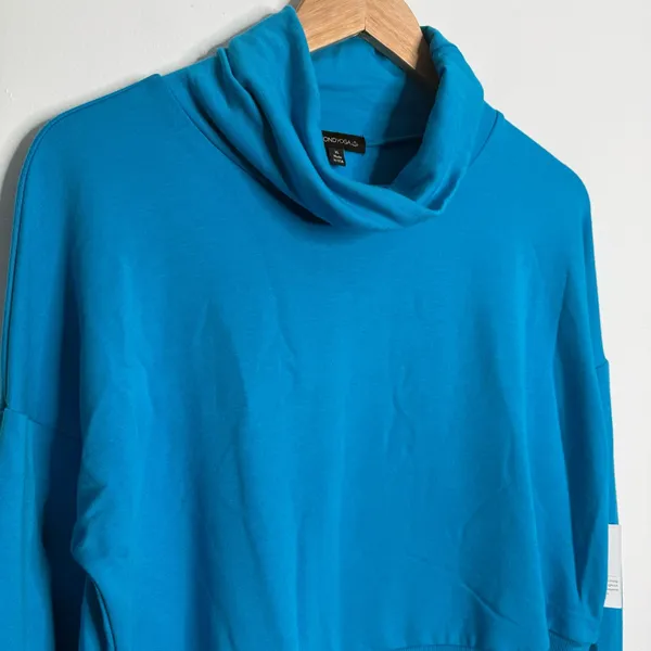 NWT‎ Beyond Yoga All Time Cropped Pullover Long Sleeves Blue Athleisure Gym Yoga - Image 3