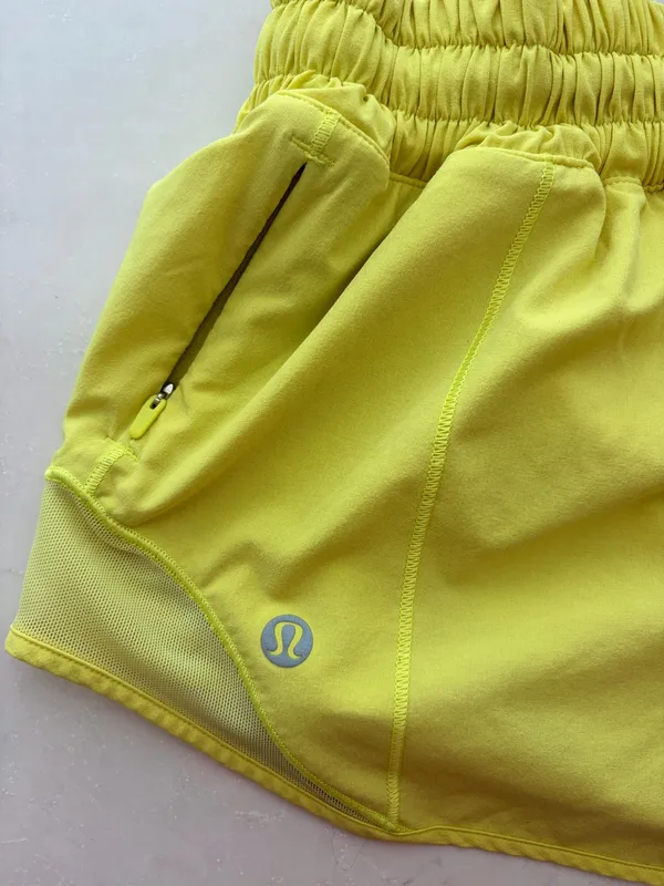 Lululemon Shorts Hotty Hot 2.5" - Image 4