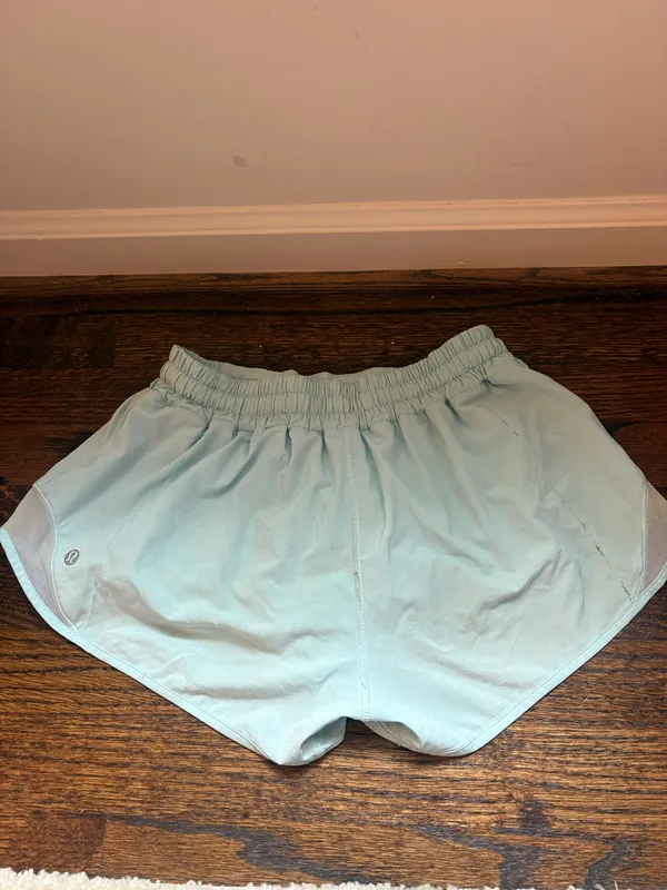 Lululemon Shorts Hotty Hot 2.5" - Image 2