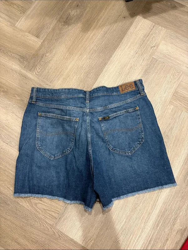 Lee Women's High Rise Cut Off Jean Shorts 4 Inch Inseam Size 14 Stretch - Image 6