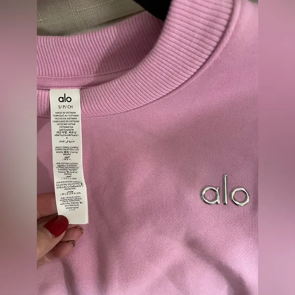 Alo NWT Cropped Accolade Crewneck Candy Heart Pink Size S - Image 9