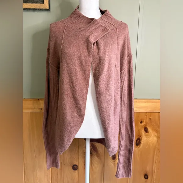 Free People Soft Mauve Knit Cardigan Wool and Alpaca Blend. Size M - Image 3