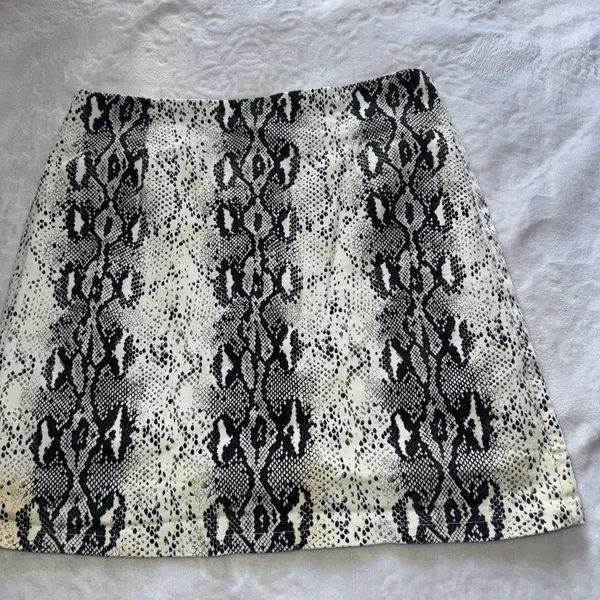 She + Sky Ladies MINI SKIRT SIZE M Brown Size M - Image 3