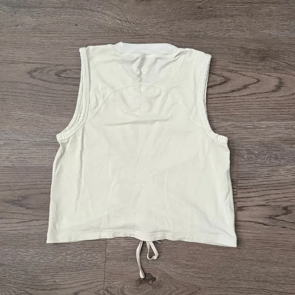 Lululemon Cinch Me Up Front Tank Springtime Green Ruched Cropped Top Size Small - Image 4