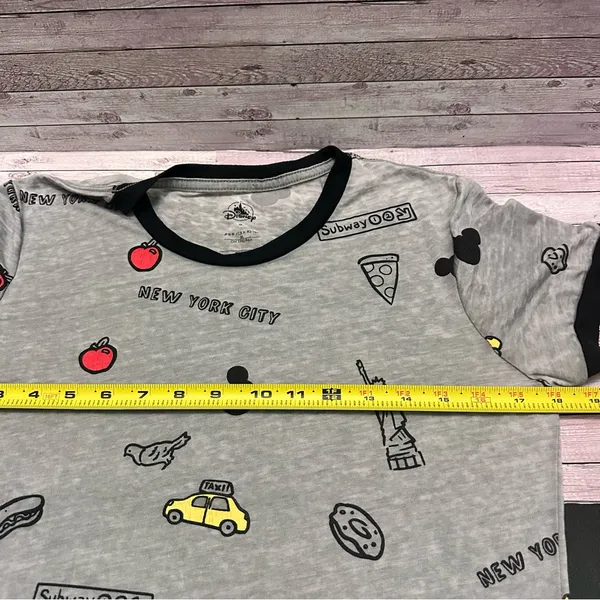 Disney Women’s Gray and Black Graphic Tee size M - Image 4