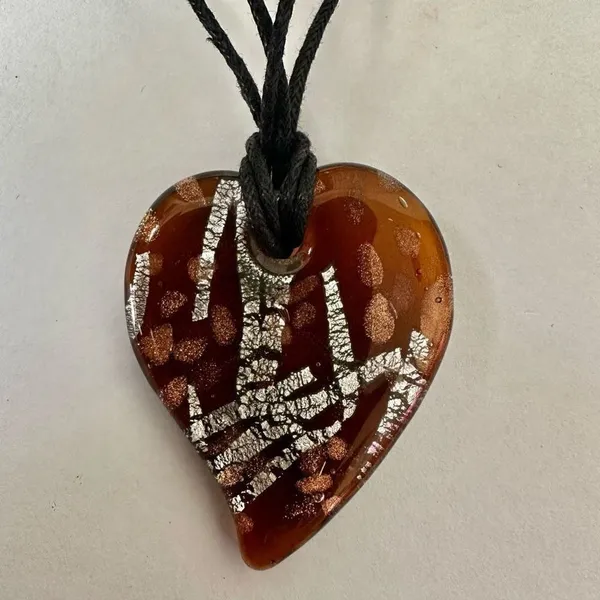 Brown glass heart pendant necklace on cord - Image 4