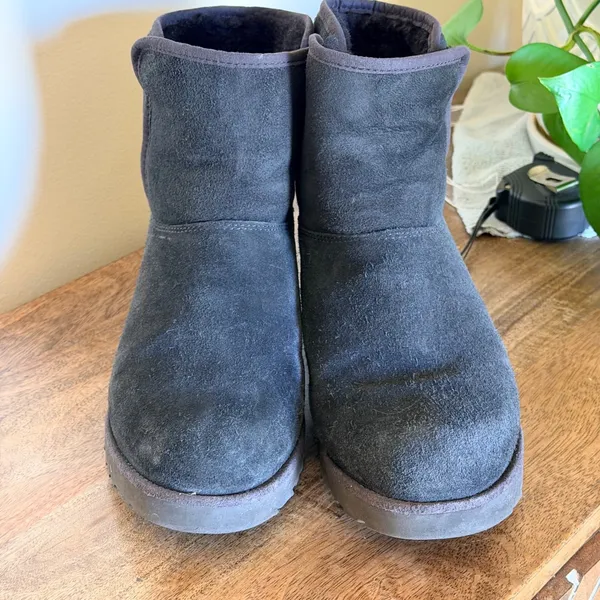 UGG Amie Suede Wedge Ankle Boots Shearling Lined Womens 8 Casual Chic Minimalist - Image 3