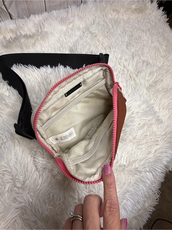 Lululemon Everywhere Belt Bag *1L -- OS -- Dark Terracotta/White Opal - Image 4