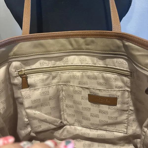 Michael Kors Montauk Nylon & Leather Shoulder Bag/Purse Khaki/Tan gold hardware - Image 8