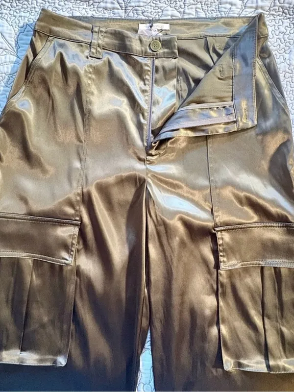 💥NWT REMIx REVOLVE Sydney Satin Cargo Pants Dark Green Utility Luxe Sz M🧡 - Image 8