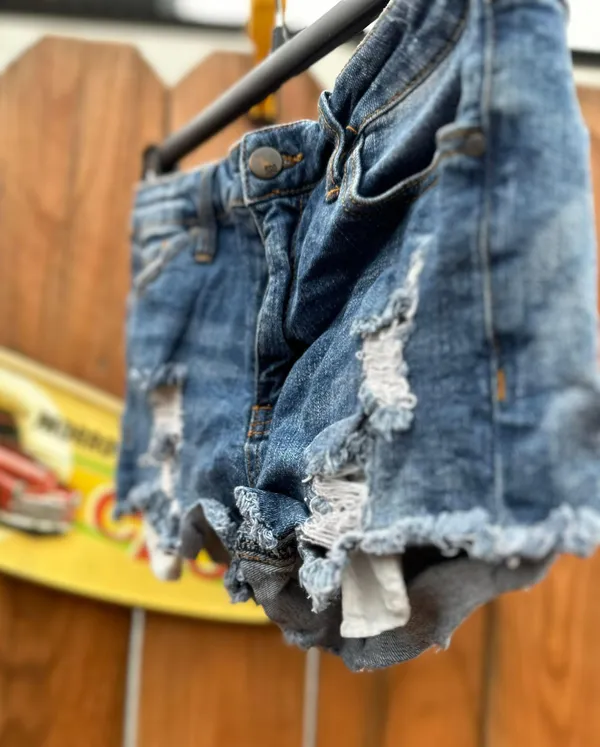 Venice Mid Rise Distressed Shorts Size 3 - Image 2