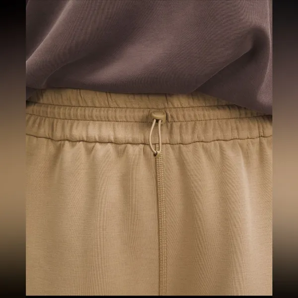 Lululemon NWT Softstreme High-Rise Short 4" Filbert Tan - Image 5